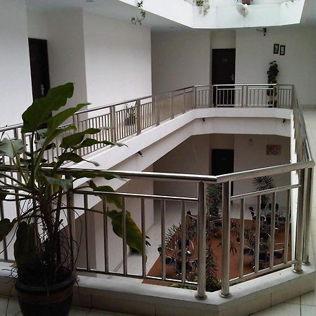 Hotel Lucky Inn Manado Exterior foto
