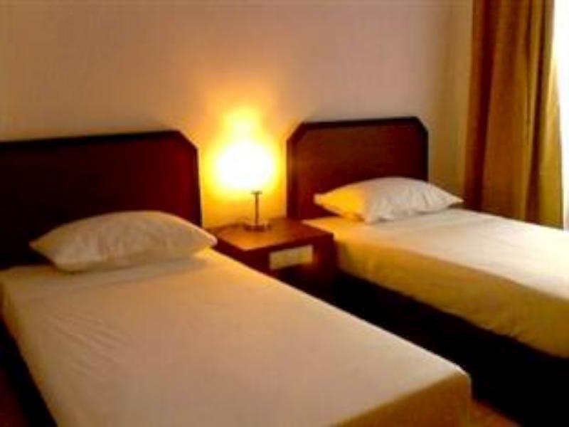 Hotel Lucky Inn Manado Exterior foto